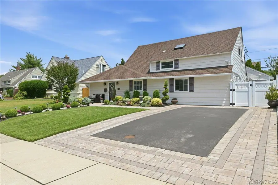 45 Cottonwood Lane, Westbury, NY 11590 - #3