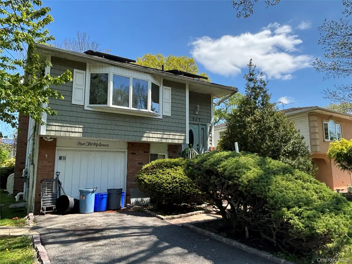 537 Lakeway Drive, West Babylon, NY 11704 - #1