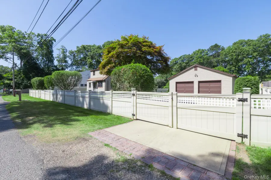 16 Ormond Place, Shirley, NY 11967 - #2