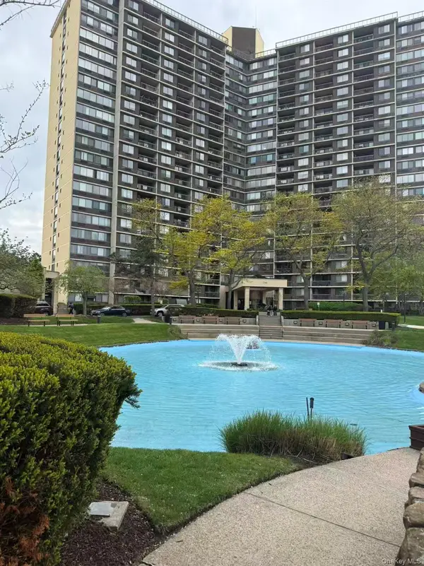 1 Bay Club Drive #11J, Bayside, NY 11360