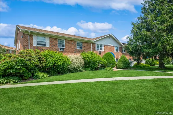 460 Old Town Road #8J, Port Jefferson Station, NY 11776