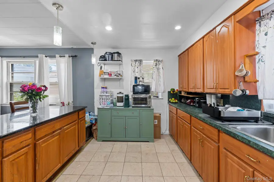 40 East Avenue, Valley Stream, NY 11580 - #3