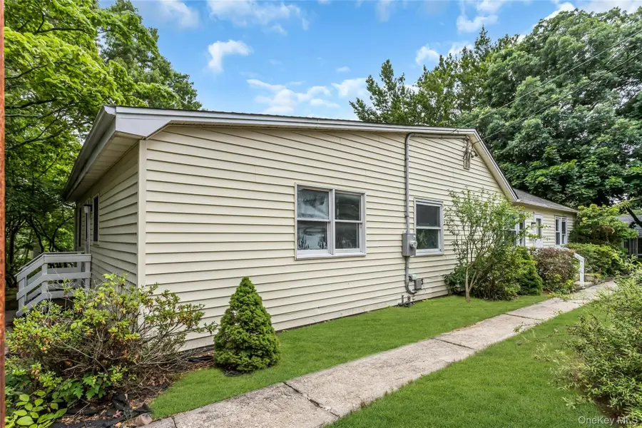 26 Woodland Street, Ronkonkoma, NY 11779 - #3