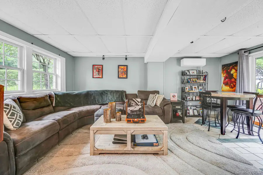 6 Mayflower Lane, East Setauket, NY 11733 - #3