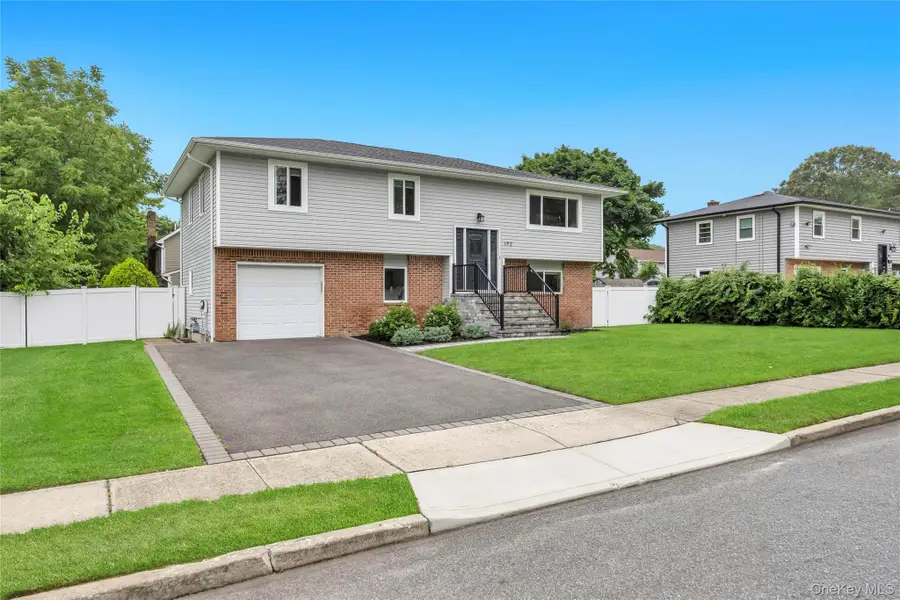 192 N 21st Street, Wheatley Heights, NY 11798 - #2