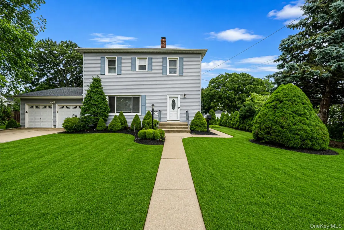 527 Milligan Lane, West Islip, NY 11795 - #1
