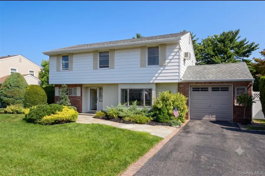 333 N Albany Avenue, Massapequa, NY 11758 - #2