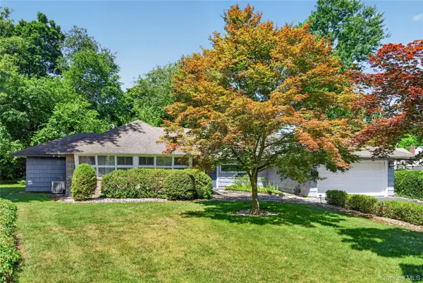 26 Oaks Hunt Road, Great Neck, NY 11020