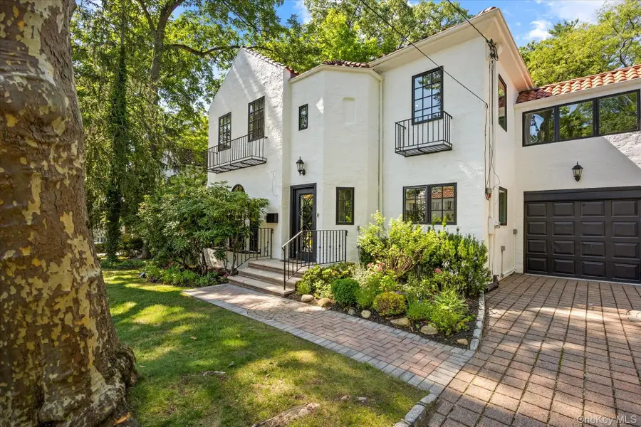 143 Baker Hill Road, Great Neck, NY 11023 - #3