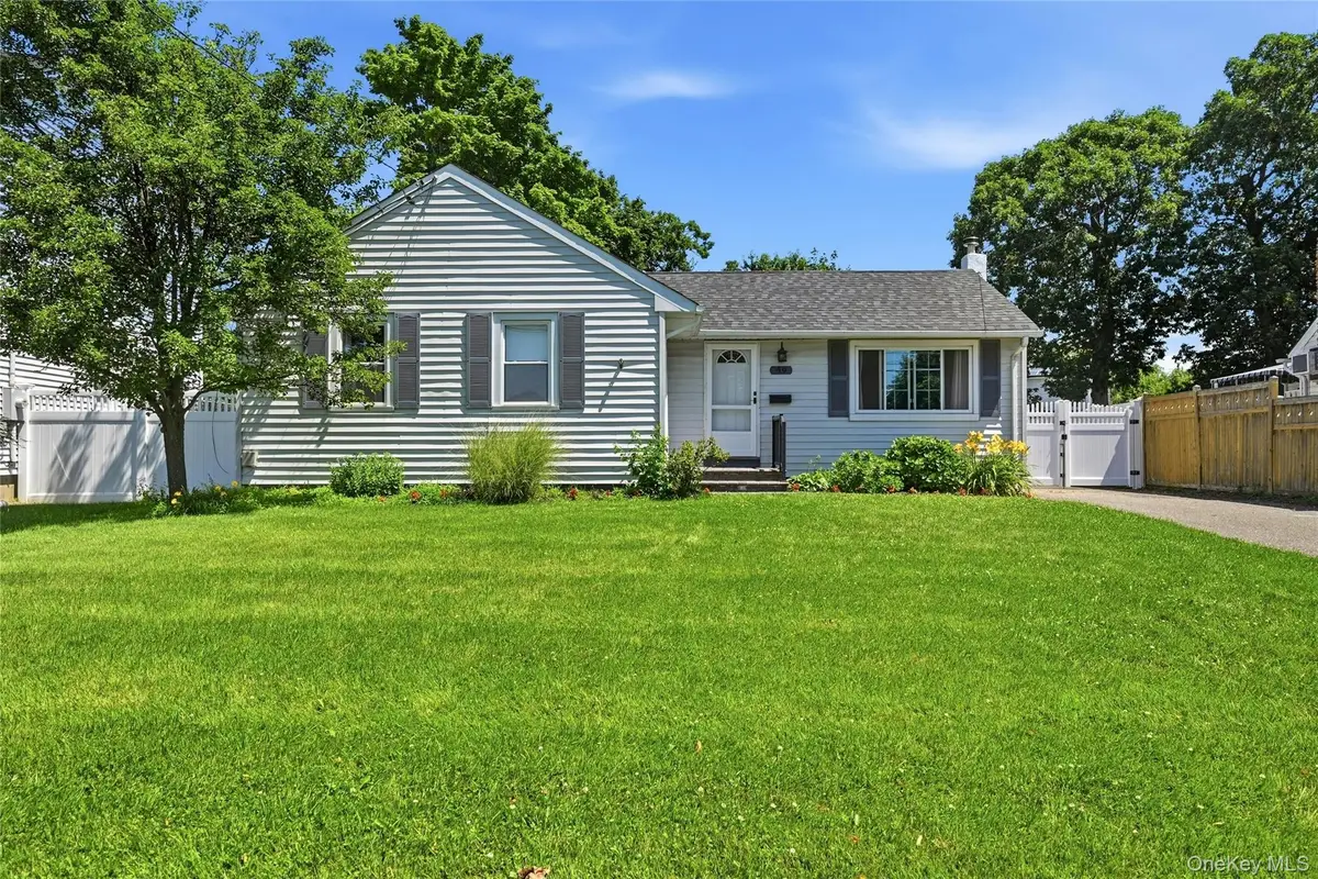49 Bacon Lane, Babylon, NY 11702 - #1