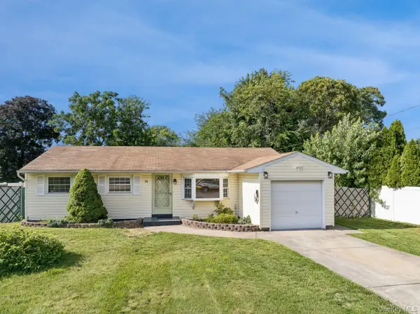 98 Rose Place, Selden, NY 11784