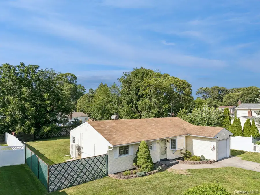 98 Rose Place, Selden, NY 11784 - #3