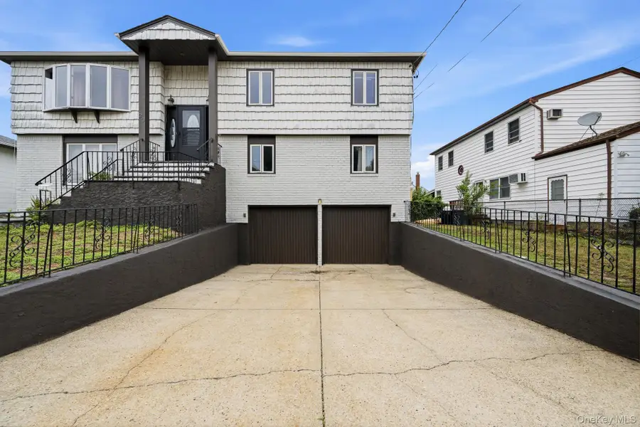 23 3rd Avenue, Farmingdale, NY 11735 - #2