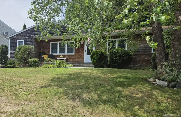 34 Barrett Avenue, Bayport, NY 11705