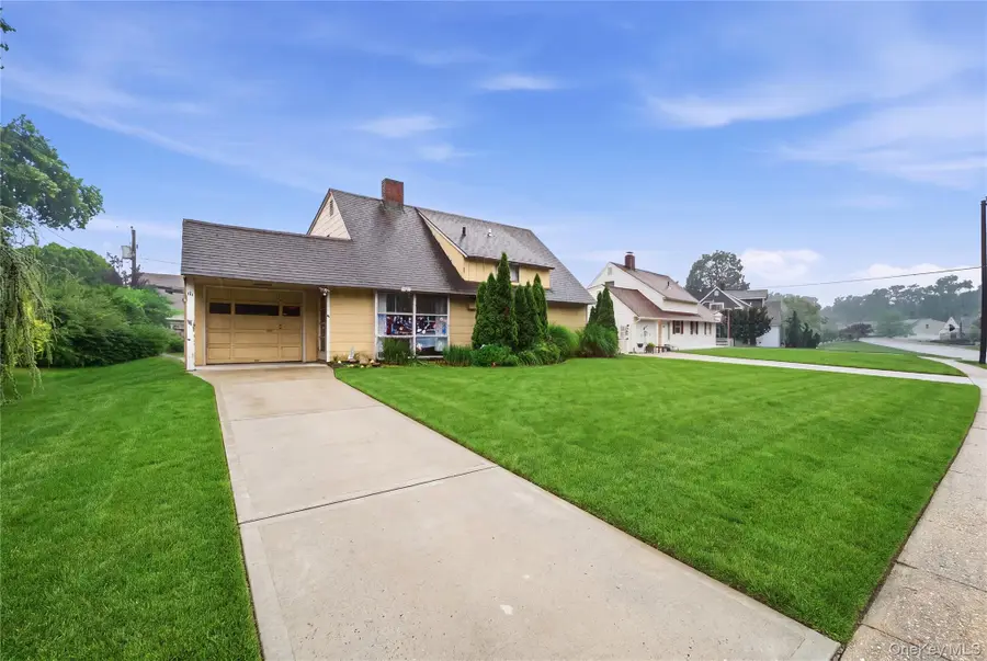 161 Duckpond Drive N, Wantagh, NY 11793 - #2