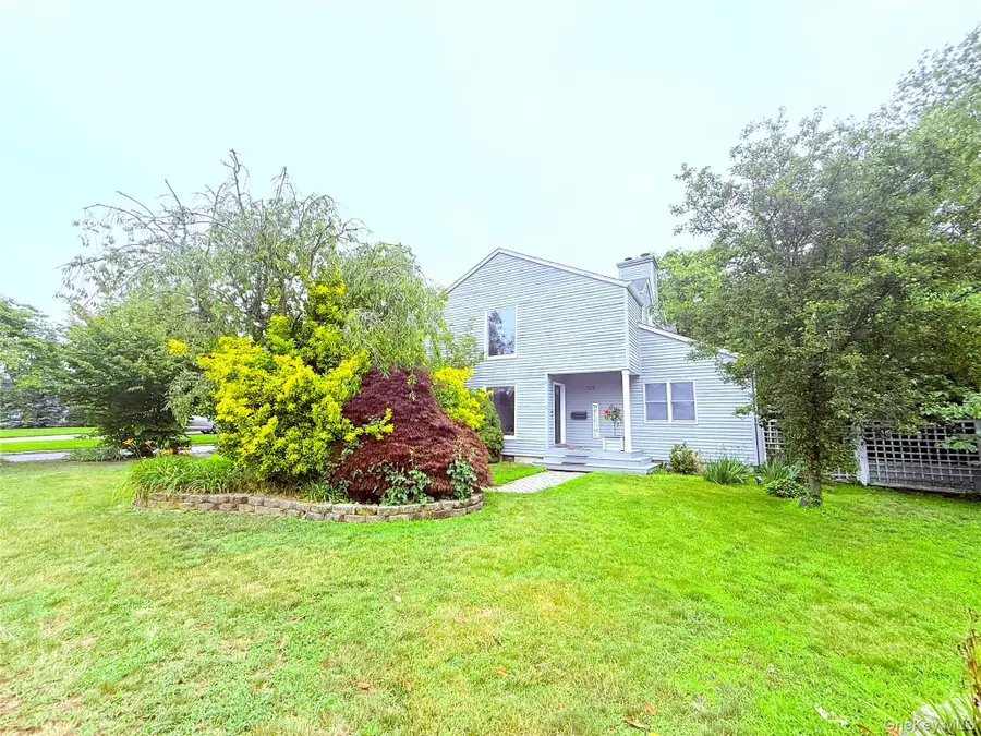 523 Hellwig Lane, West Islip, NY 11795 - #2