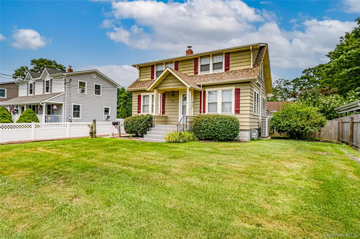 21 Bay 3rd Street, Islip, NY 11751 - #1