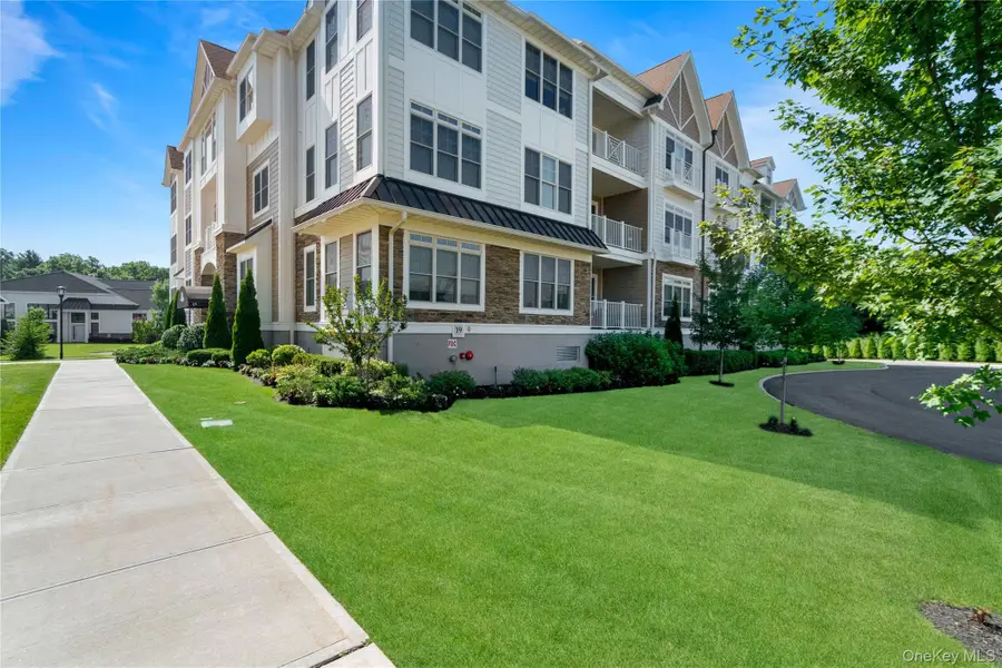19303 Aspenwood Drive, Plainview, NY 11803 - #2
