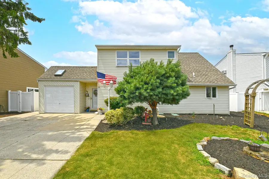 18 Wheelbarrow Lane, Wantagh, NY 11793 - #2