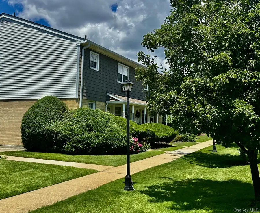 3922 Wilshire Lane #H, Oakdale, NY 11796 - #3