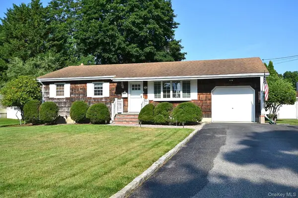 190 Pine Neck Avenue, East Patchogue, NY 11772