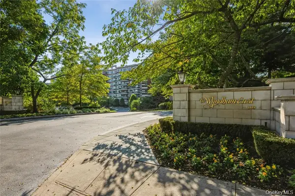 100 Hilton Avenue #907, Garden City, NY 11530