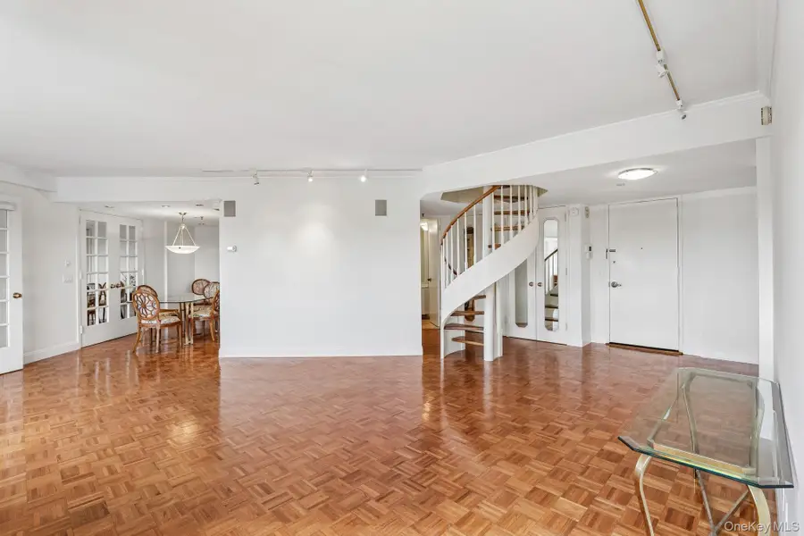 100 Hilton Avenue #907, Garden City, NY 11530 - #2