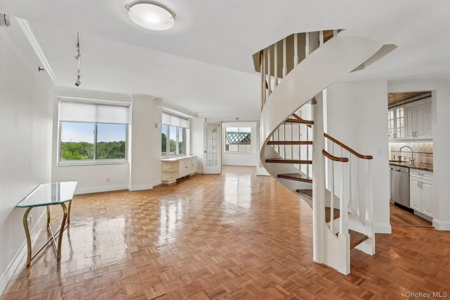 100 Hilton Avenue #907, Garden City, NY 11530 - #3