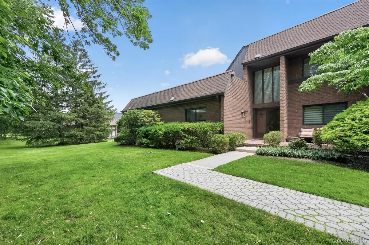66 Chestnut Hill, Roslyn, NY 11576 - #1