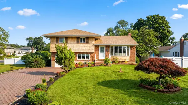 25 Whitebirch Lane, Commack, NY 11725