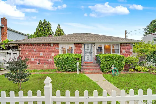 100 Memphis Avenue, Floral Park, NY 11001