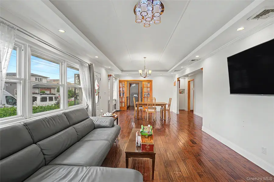 100 Memphis Avenue, Floral Park, NY 11001 - #3