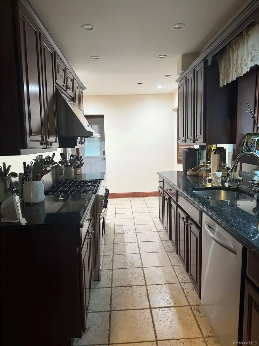254 E Argyle Street, Valley Stream, NY 11580 - #3