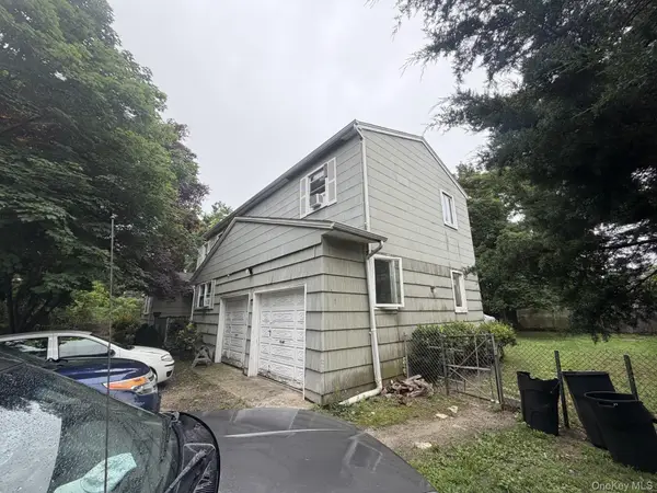 8 Windus Drive, Shirley, NY 11967