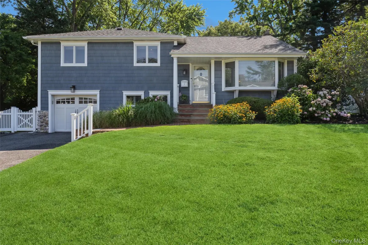 17 Duncan Lane, Huntington, NY 11743 - #1