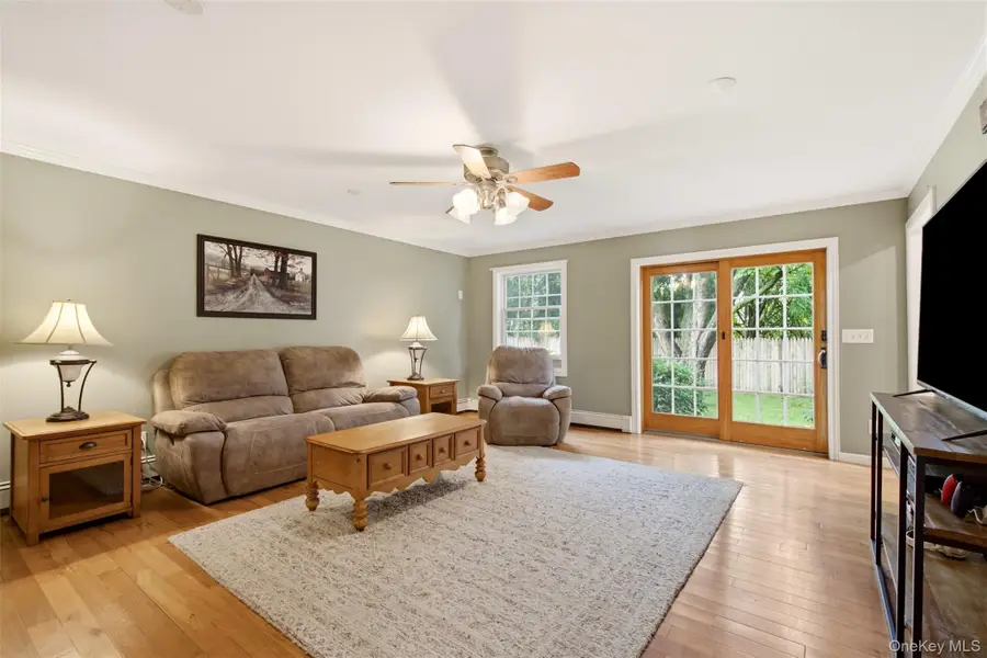 83 Hedgerow, Commack, NY 11725 - #3