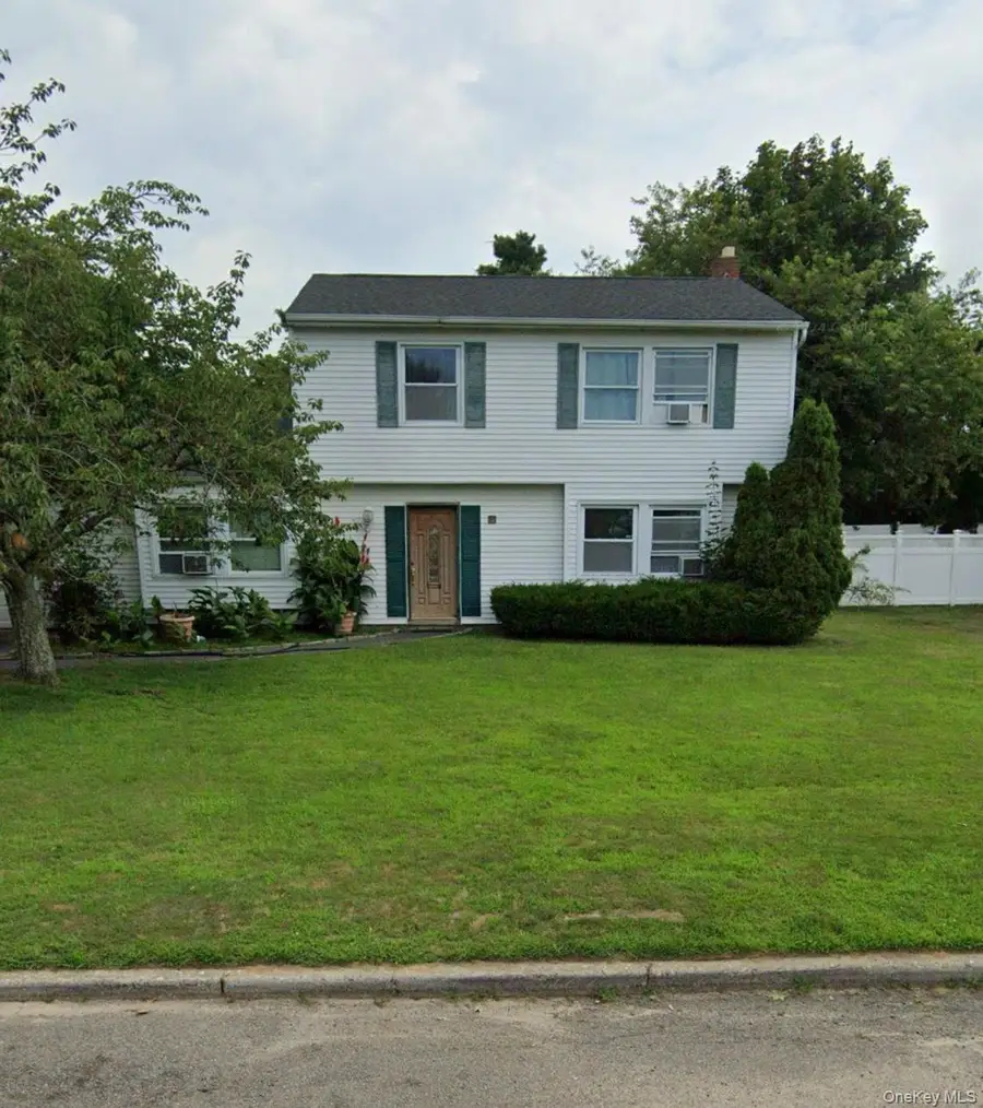21 Rustic Avenue, Medford, NY 11763 - #2