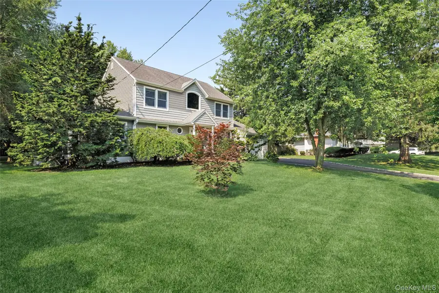 19 Duquesne Drive, Greenlawn, NY 11740 - #3