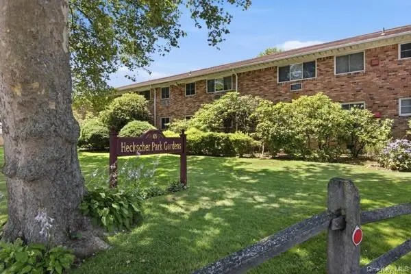 105 Prime Avenue #B6, Huntington, NY 11743