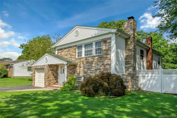 15 Greenbrier Lane, Sayville, NY 11782