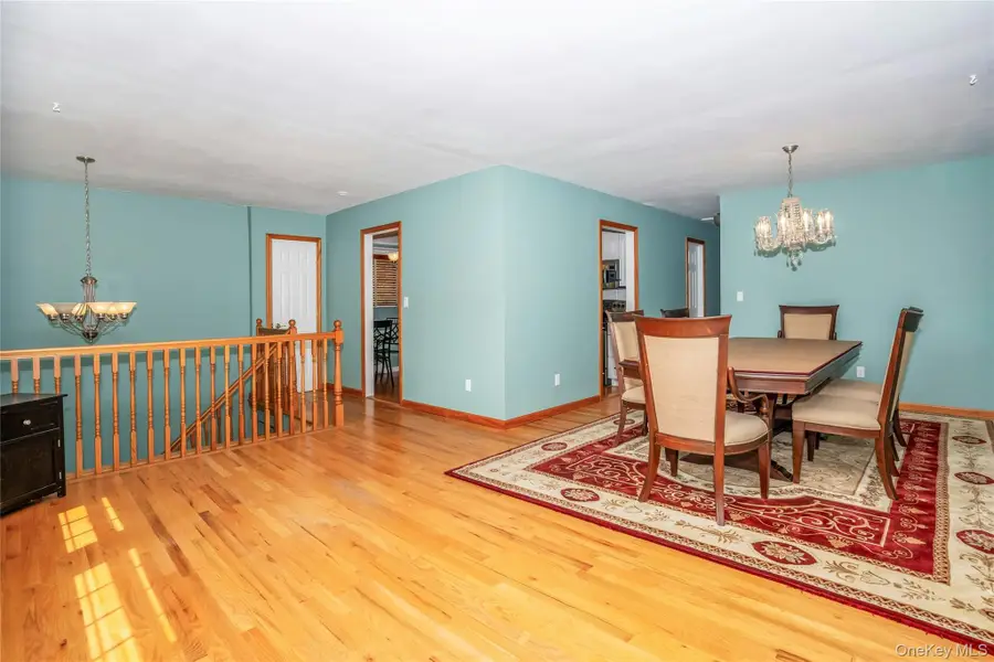 15 Greenbrier Lane, Sayville, NY 11782 - #3