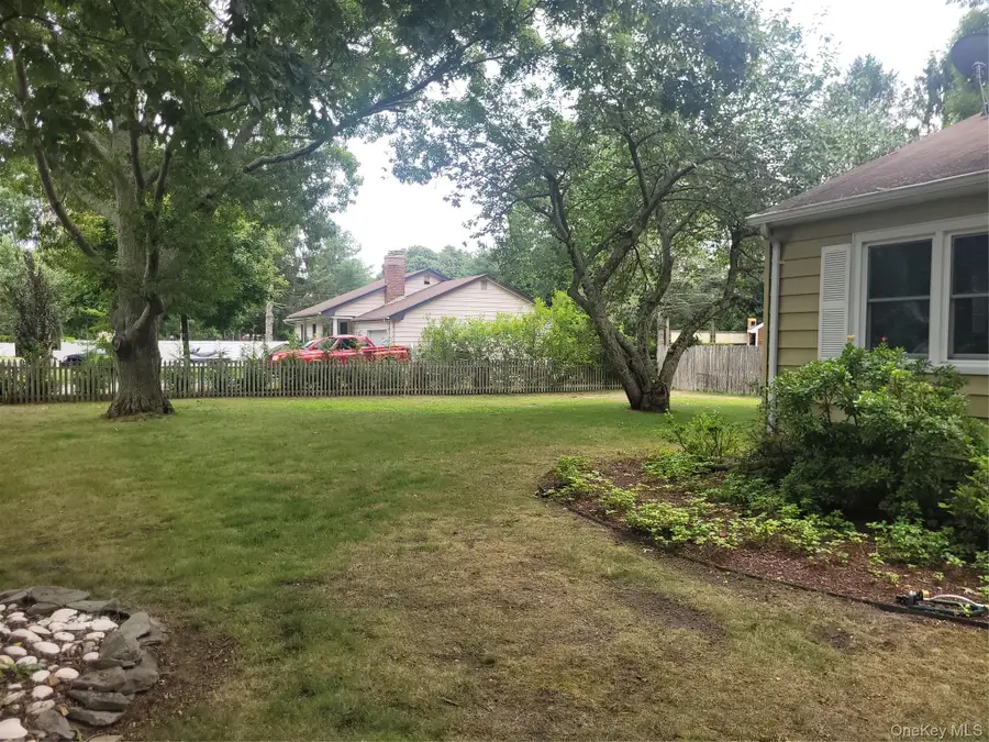 10 Graham Road, Hampton Bays, NY 11946 - #3