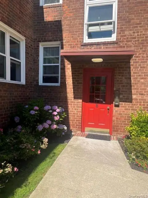 275 Maple Ave #B5, Rockville Centre, NY 11570 - #2