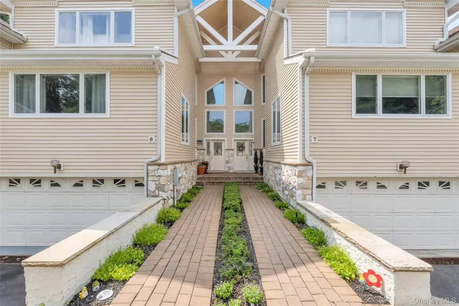 6 Princess Tree Court, Port Jefferson, NY 11777 - #2
