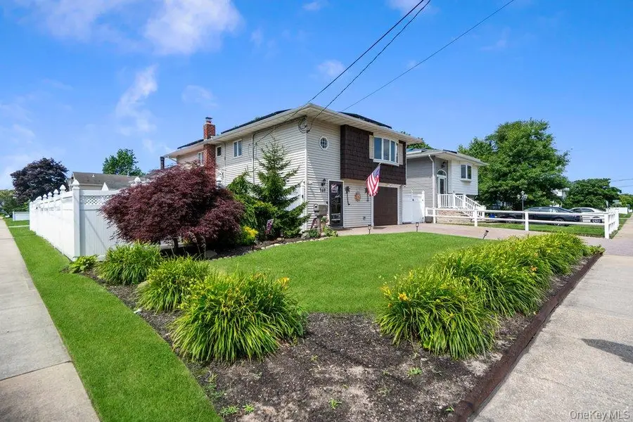 169 Wyona Avenue, Lindenhurst, NY 11757 - #3