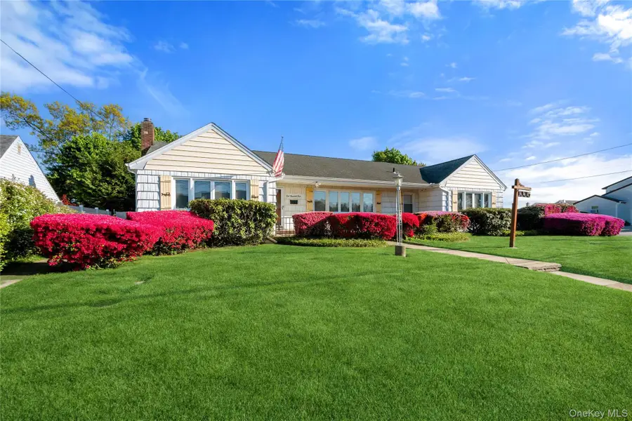 1005 3rd Street, West Babylon, NY 11704 - #3