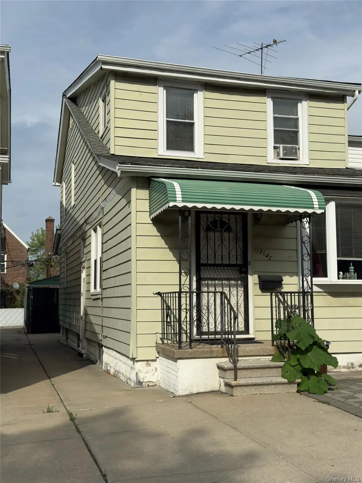2042 Colonial Avenue, Bronx, NY 10461 - #1