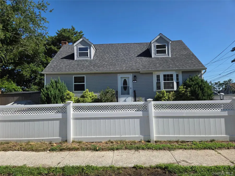 85 Schleigel Boulevard, South Farmingdale, NY 11735 - #2