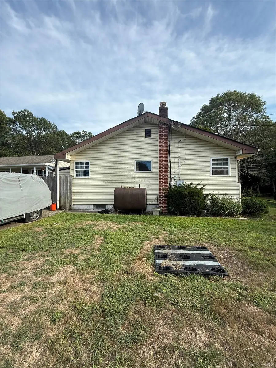7 Margaret Drive, Coram, NY 11727 - #2