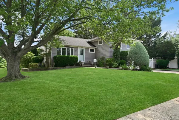 1279 Paul Street, Seaford, NY 11783